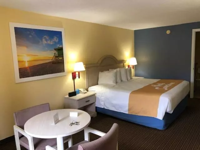 身障者適用キングサイズベッドルーム, Days Inn By Wyndham Spartanburg Waccamaw