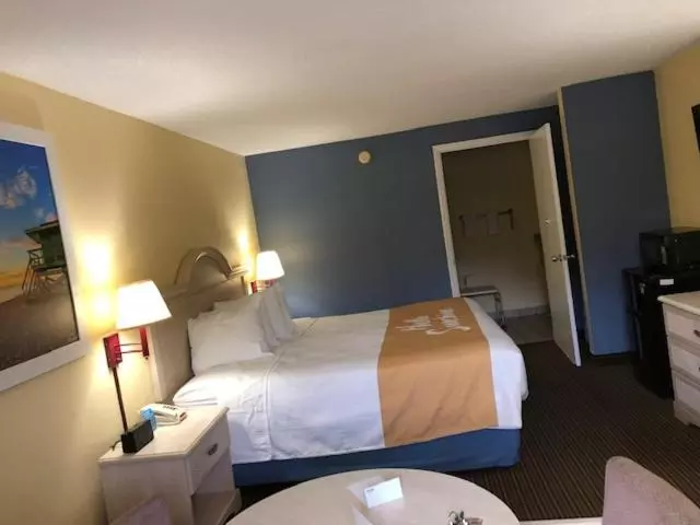 身障者適用キングサイズベッドルーム, Days Inn By Wyndham Spartanburg Waccamaw