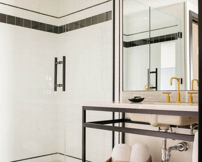 스위트 킹사이즈 침대, Emeline