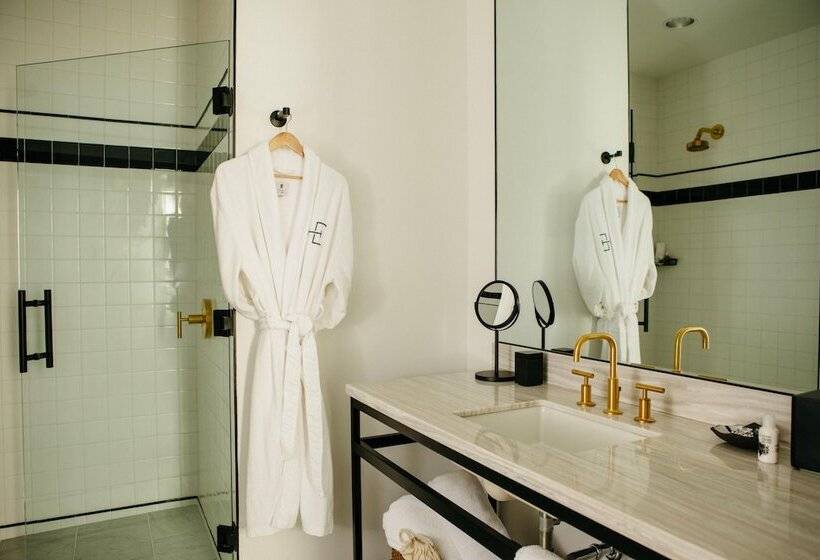 스위트 킹사이즈 침대, Emeline