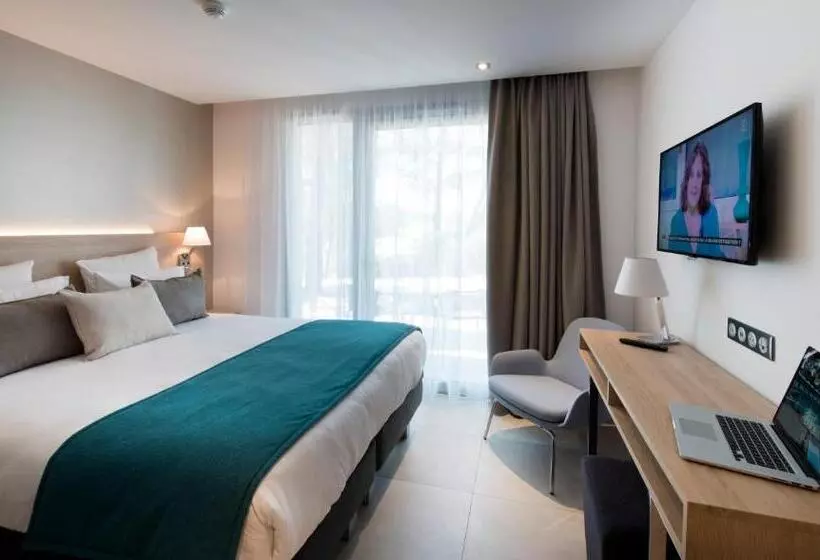 キングサイズベッドのスタンダードルーム, Golden Tulip Sophia Antipolis   Hotel & Spa