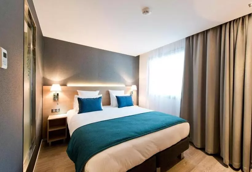 キングサイズベッドのスタンダードルーム, Golden Tulip Sophia Antipolis   Hotel & Spa