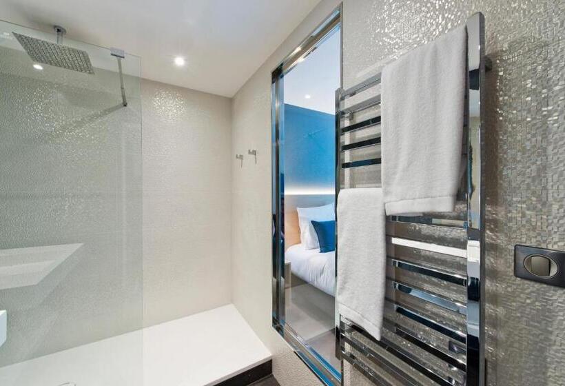 キングサイズベッドのスーペリアルーム, Golden Tulip Sophia Antipolis   Hotel & Spa