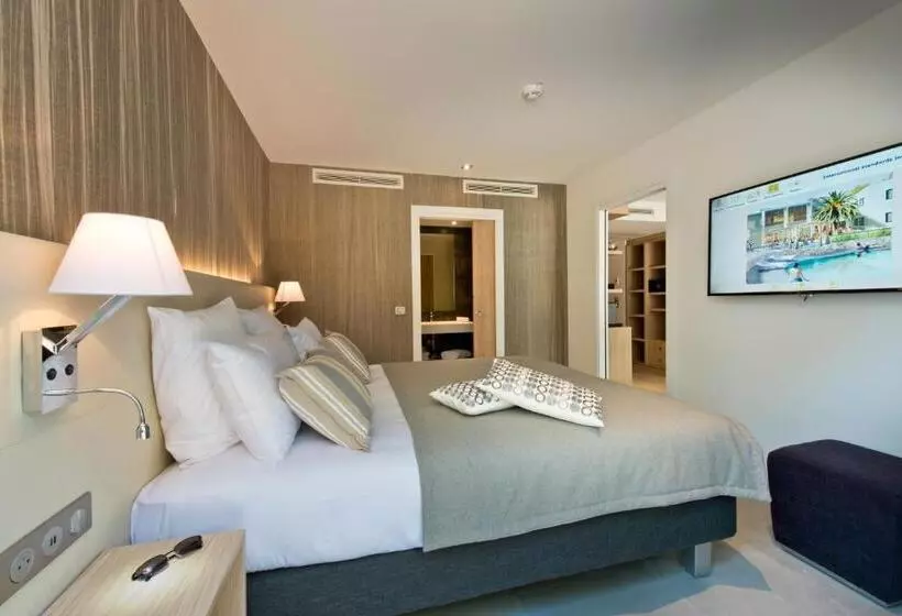 キングサイズベッドのジュニアスイート, Golden Tulip Sophia Antipolis   Hotel & Spa