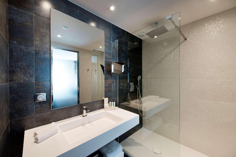 キングサイズベッドのスタンダードルーム, Golden Tulip Sophia Antipolis   Hotel & Spa