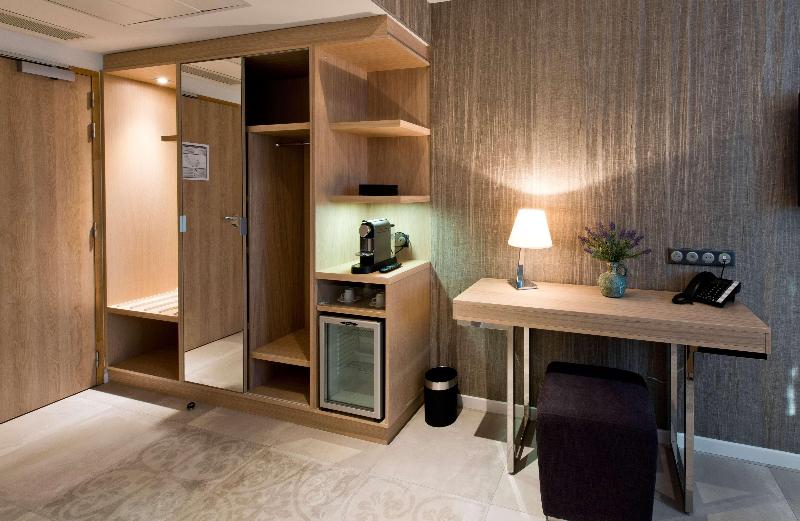 스탠다드 룸 킹사이즈 침대, Golden Tulip Sophia Antipolis   Hotel & Spa
