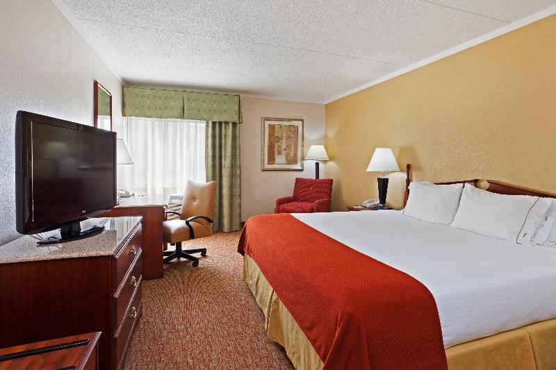 חדר סטנדרט עם מיטת קינג, Holiday Inn Express & Suites Greensboro   I 40 Atwendover, An Ihg