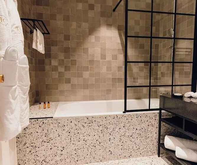 Pokój Comfort, Hostellerie Cèdre & Spa Beaune