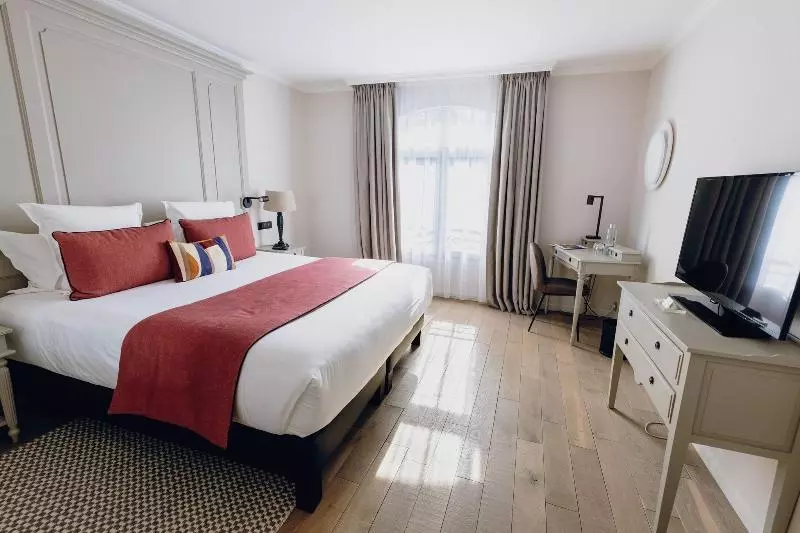 Pokój Comfort, Hostellerie Cèdre & Spa Beaune