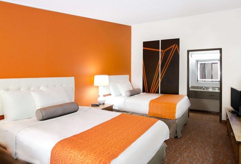 带2个双人床的标准工作室, Howard Johnson By Wyndham Wilmington