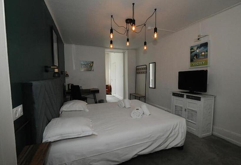 غرفة قياسية ثلاثية, Hôtel & Restaurant Le Patio Vichy