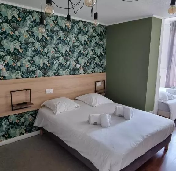 اتاق استاندارد سه نفره, Hôtel & Restaurant Le Patio Vichy