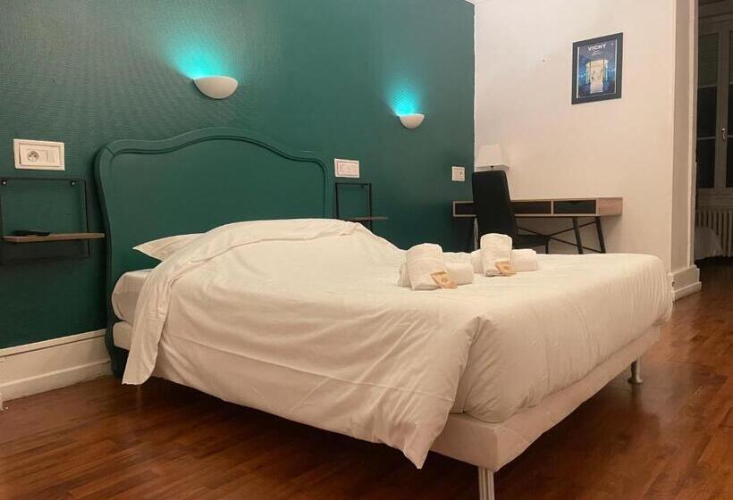 스탠다드 트리플 룸, Hôtel & Restaurant Le Patio Vichy