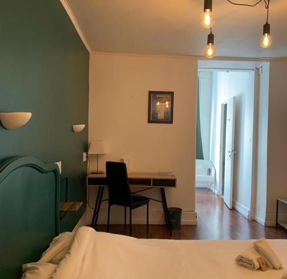 غرفة قياسية ثلاثية, Hôtel & Restaurant Le Patio Vichy