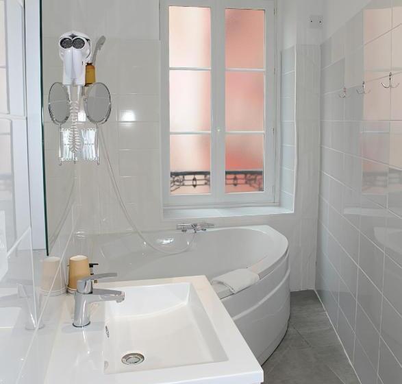 غرفة عائلية, Hôtel & Restaurant Le Patio Vichy