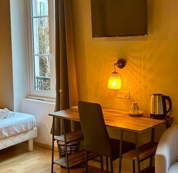 غرفة عائلية, Hôtel & Restaurant Le Patio Vichy