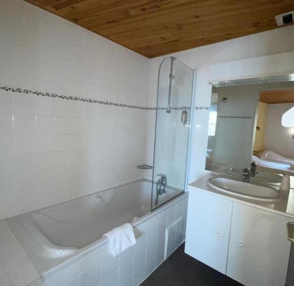 غرفة عائلية, Hôtel & Restaurant Le Patio Vichy