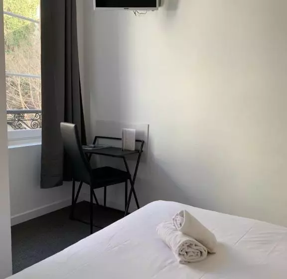 اتاق اکونومی یک تخته, Hôtel & Restaurant Le Patio Vichy