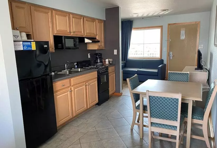スイート, Mariner Inn And Suites