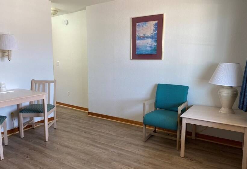 Люкс, Mariner Inn And Suites