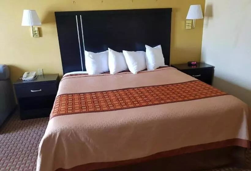 キングサイズベッドのスタンダードルーム, Rodeway Inn & Suites