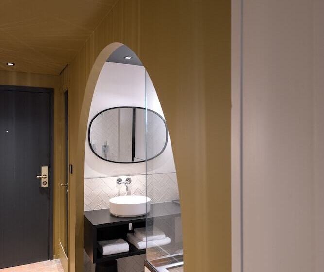 سوییت جونیور, Mihotel Tour Rose