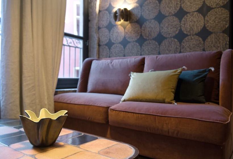 سوییت اجرایی, Mihotel Tour Rose