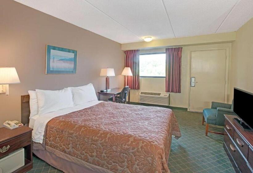 장애인을 위한 더블 침대 스탠다드 룸, Super 8 By Wyndham Shelby