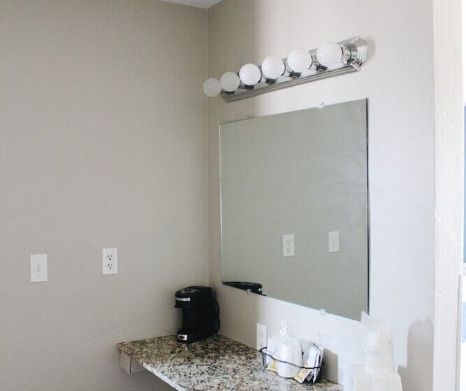 غرفه قياسيه سريرين مزدوجين, Days Inn By Wyndham Show Low