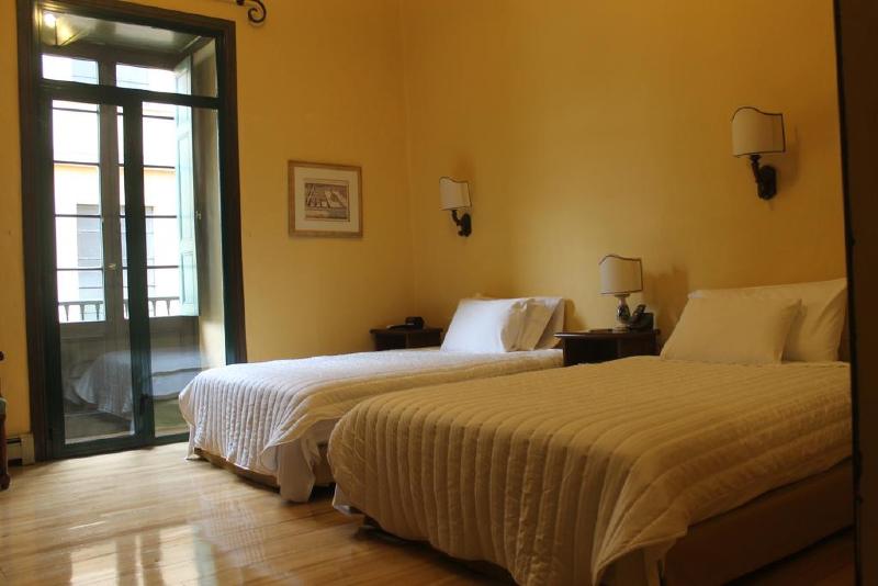 Номер Стандарт, De La Opera