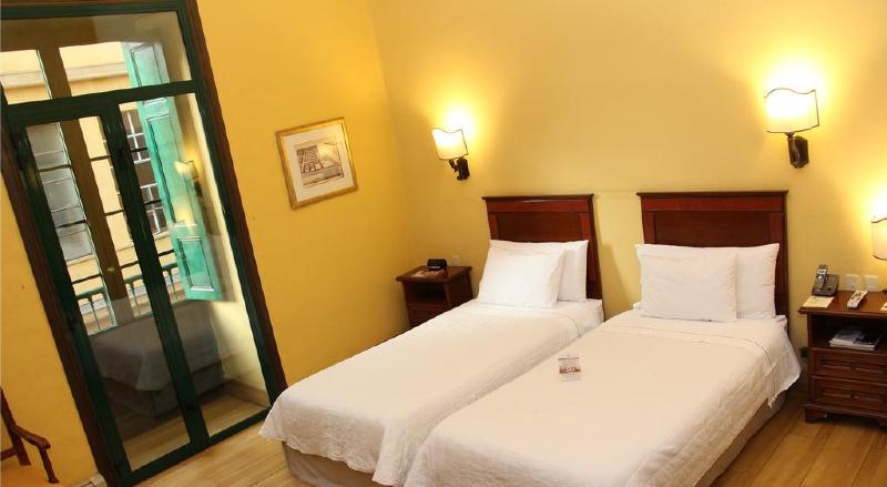 Номер Стандарт, De La Opera