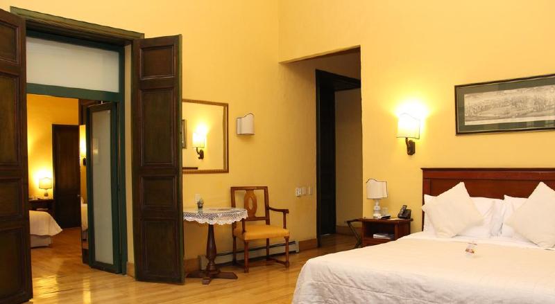 주니어 스위트, De La Opera