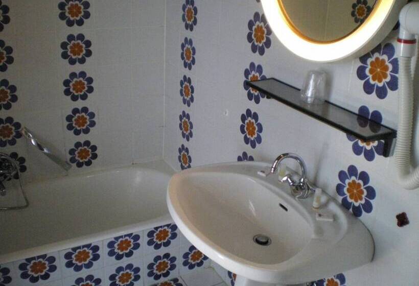 חדר סטנדרט יחיד, Des Vosges