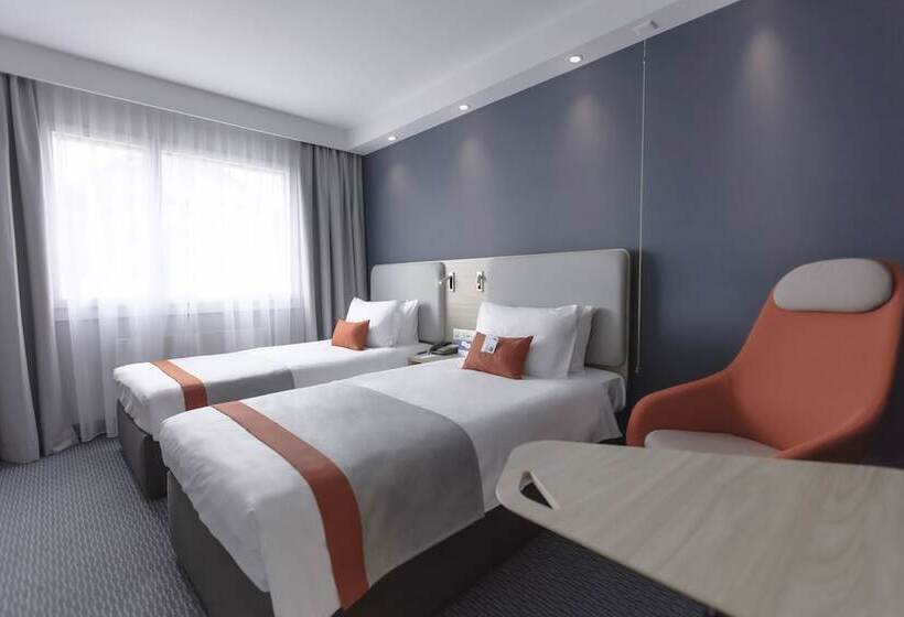 חדר סטנדרט מותאם לאדם עם מוגבלויות, Holiday Inn Express Luzern Neuenkirch, An Ihg