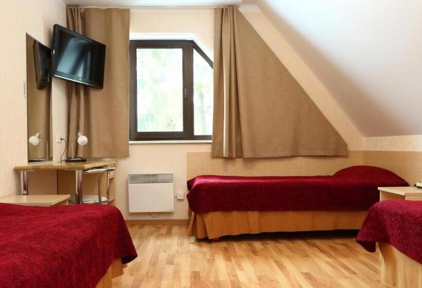 اتاق استاندارد سه نفره, Karupesa