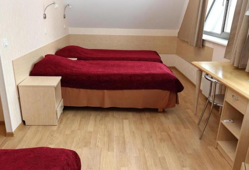 اتاق استاندارد سه نفره, Karupesa