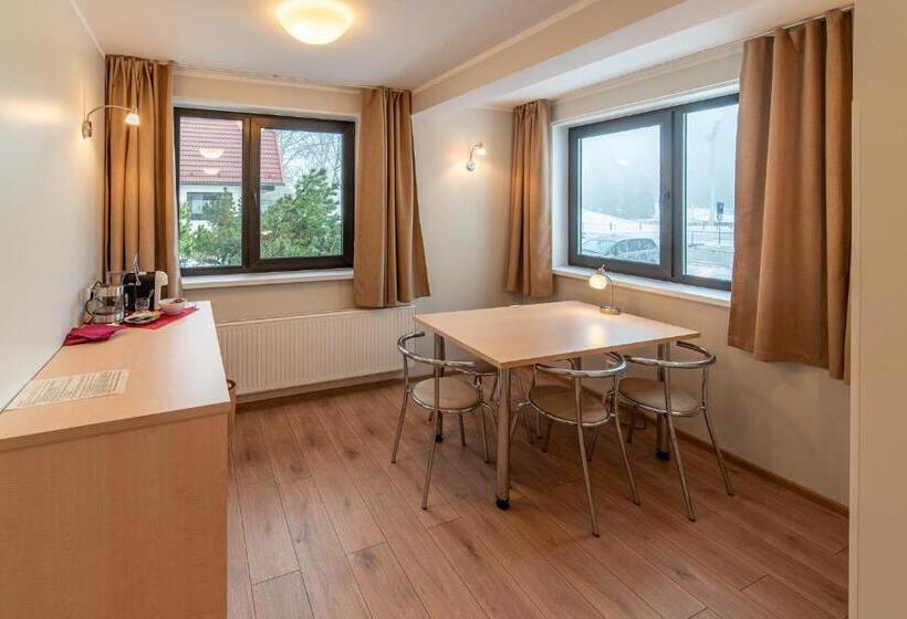 اتاق خانوادگی, Karupesa