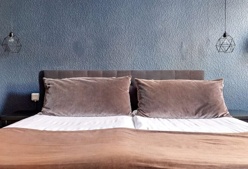 ファミリールーム, Centric