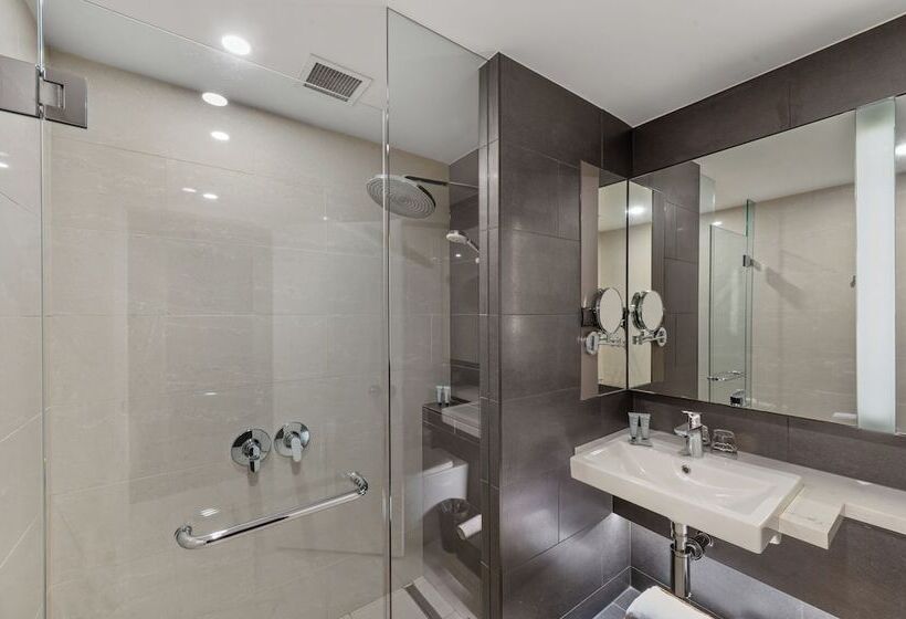 غرفة سوبيريور, The Grace