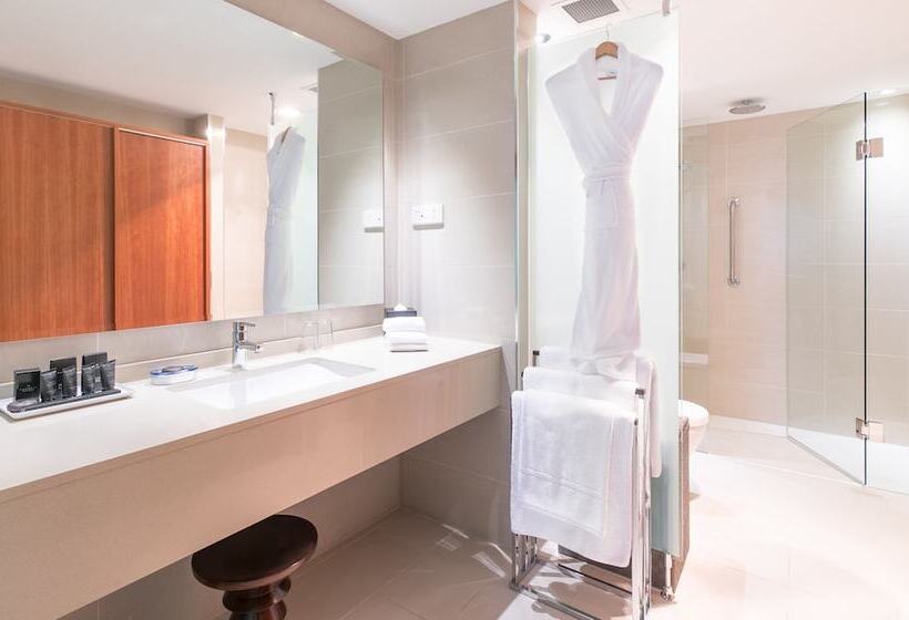 جناح جونيور, The Grace