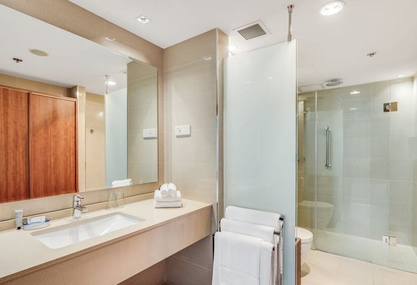 جناح جونيور, The Grace