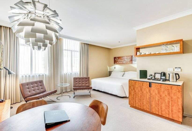 جناح جونيور, The Grace