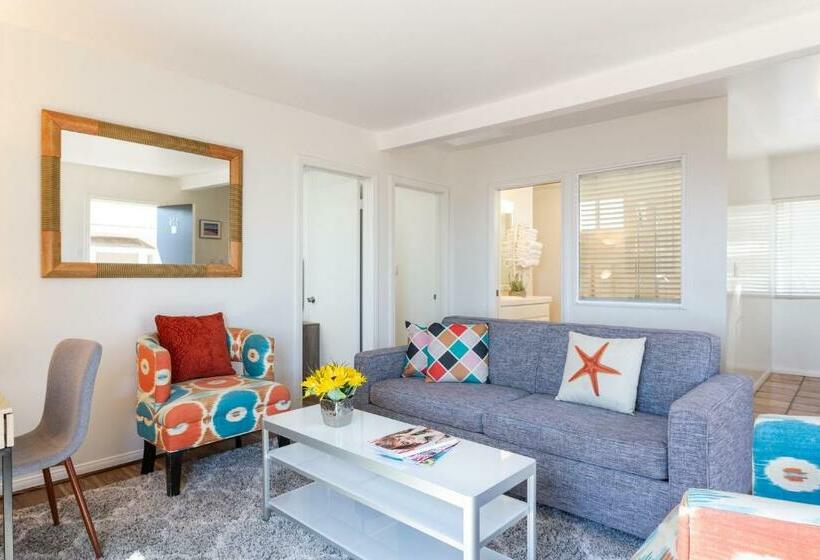 جناح دور أخير, The Sea View Inn At The Beach