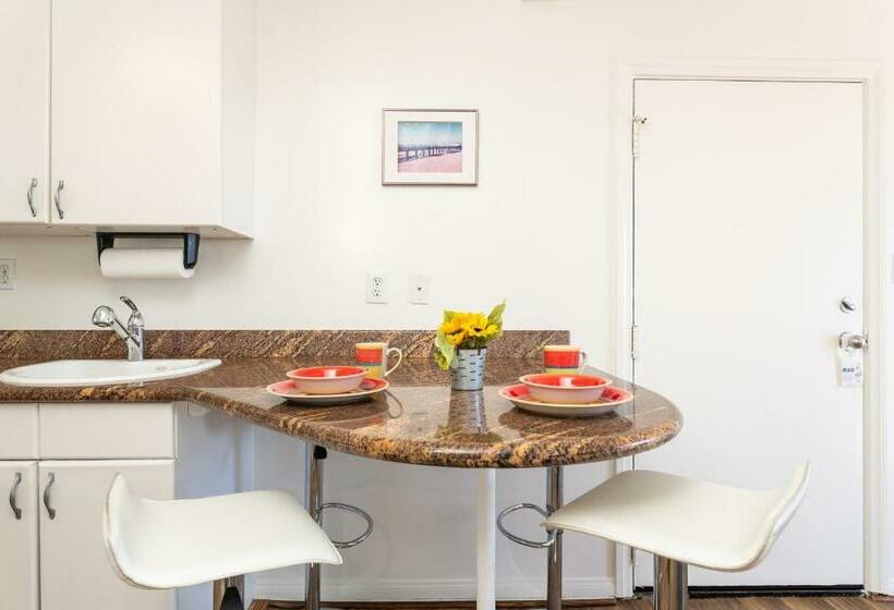 جناح دور أخير, The Sea View Inn At The Beach