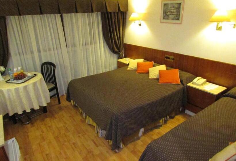 חדר סטנדרט לשלושה, Gran Hotel Continental