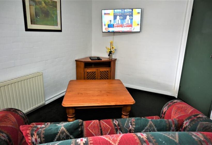 חדר משפחתי, Grand Country Lodge Motel