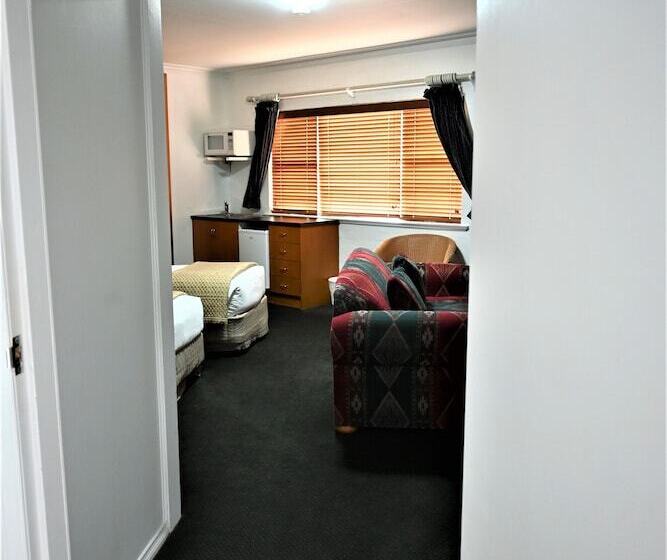 חדר משפחתי, Grand Country Lodge Motel