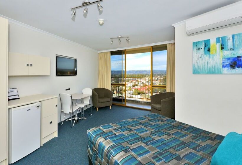 חדר סטנדרט עם מרפסת, Atlantic Tower Motor Inn