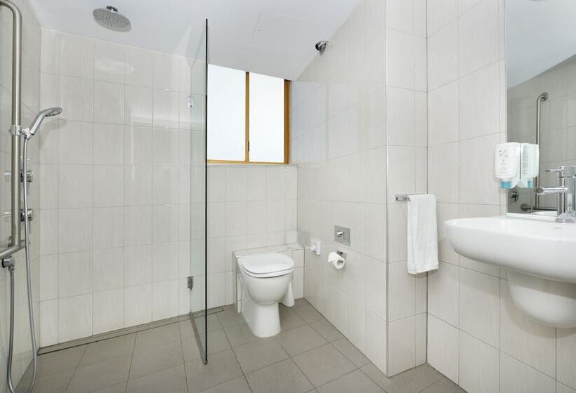 חדר סטנדרט מותאם לאדם עם מוגבלויות, Atlantic Tower Motor Inn