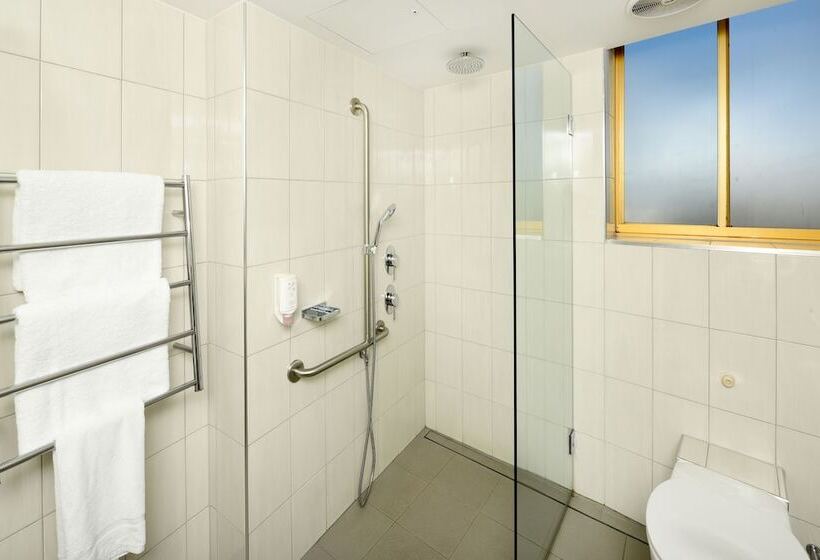 חדר סטנדרט מותאם לאדם עם מוגבלויות, Atlantic Tower Motor Inn